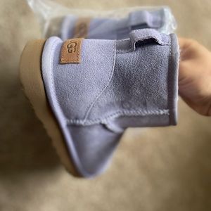 UGGS